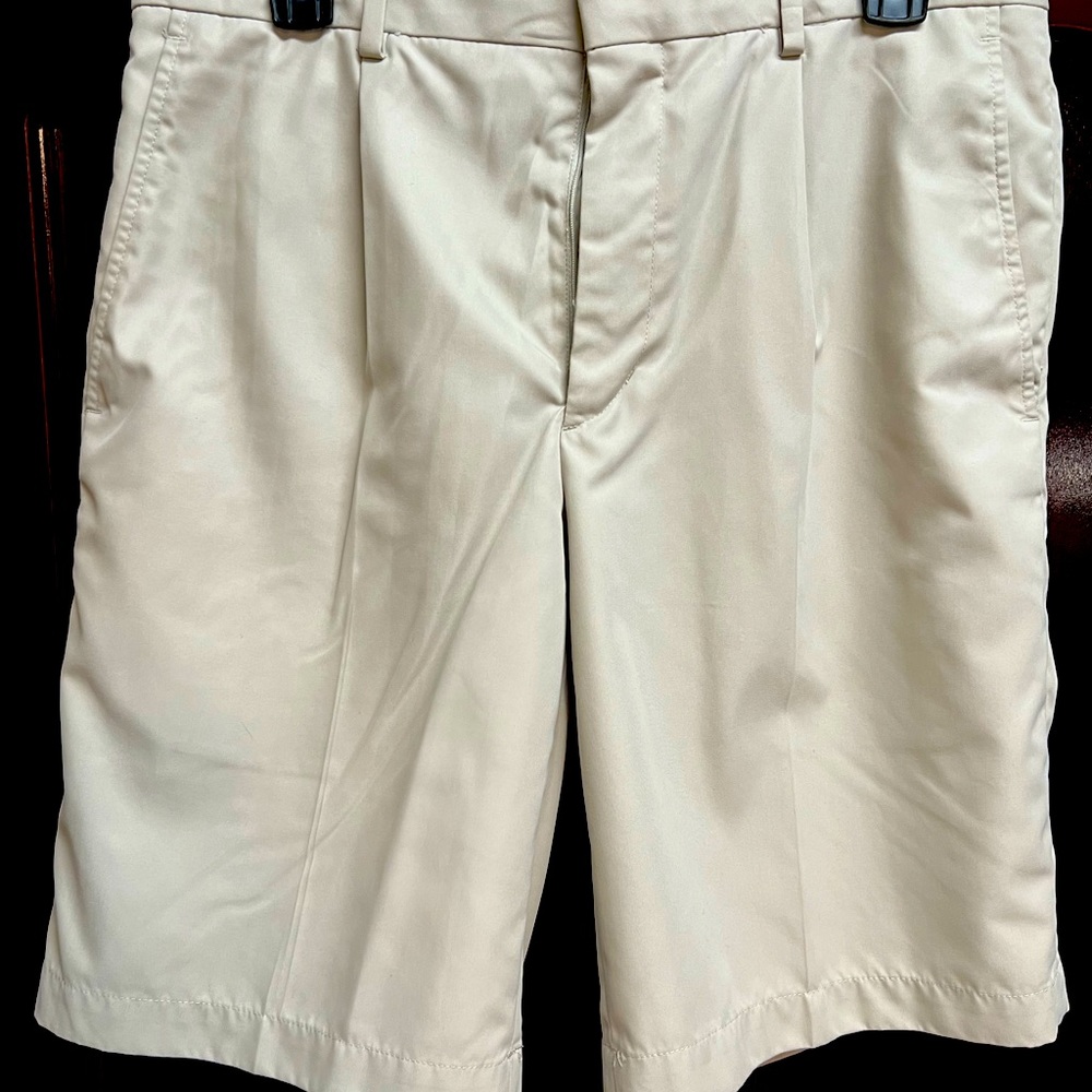 Men’s dress khaki shorts, pleated